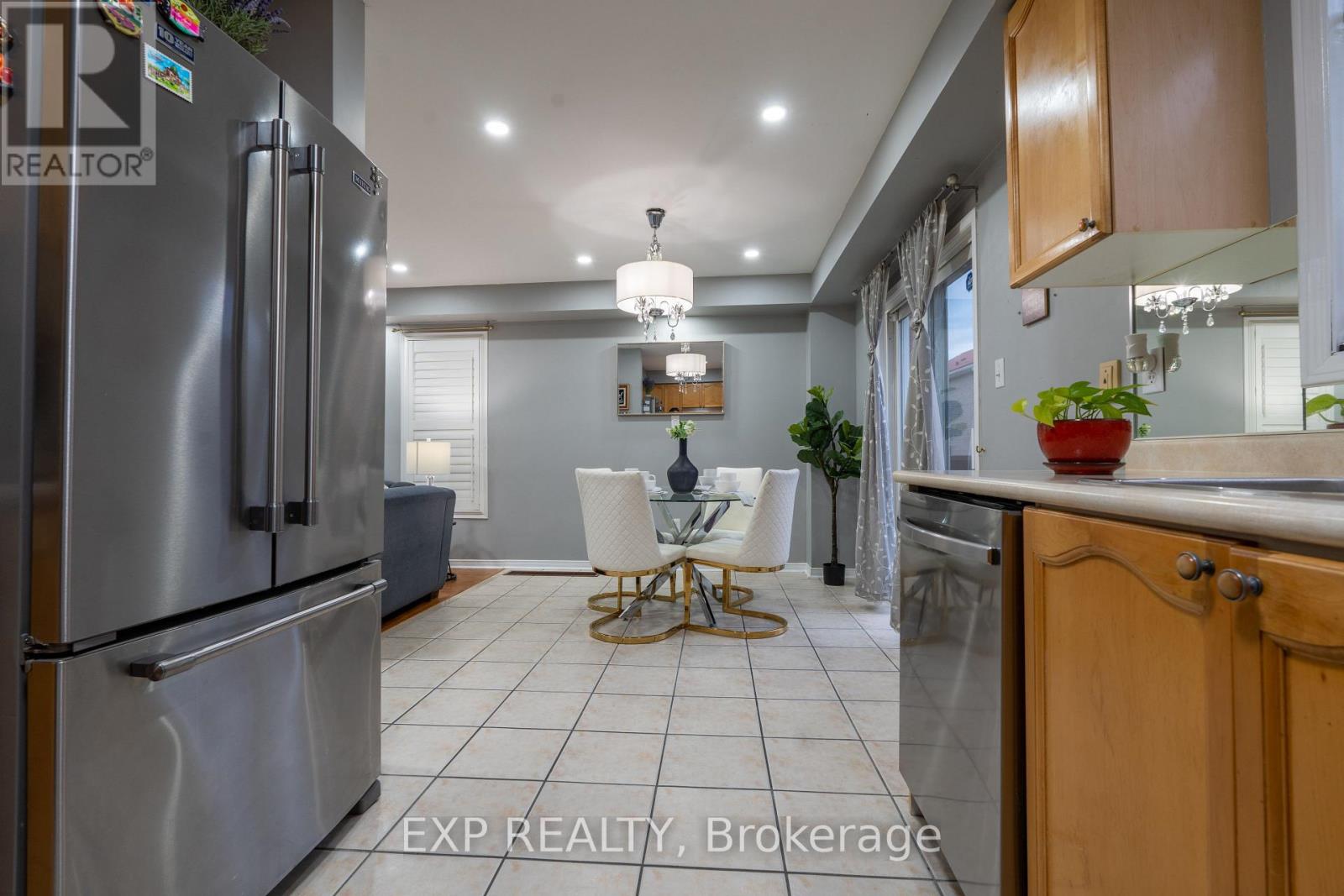 37 Farthingale Crescent, Brampton, Ontario  L7A 1S8 - Photo 10 - W12369520