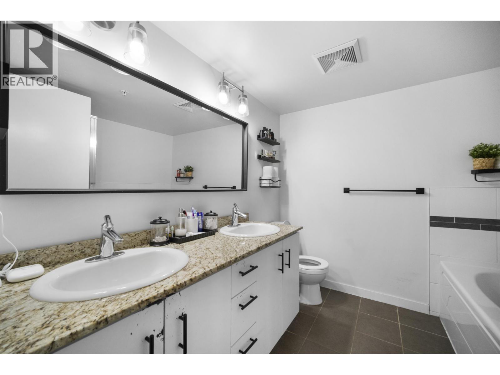 304 11665 Haney Bypass, Maple Ridge, British Columbia  V2X 8W9 - Photo 12 - R3041401