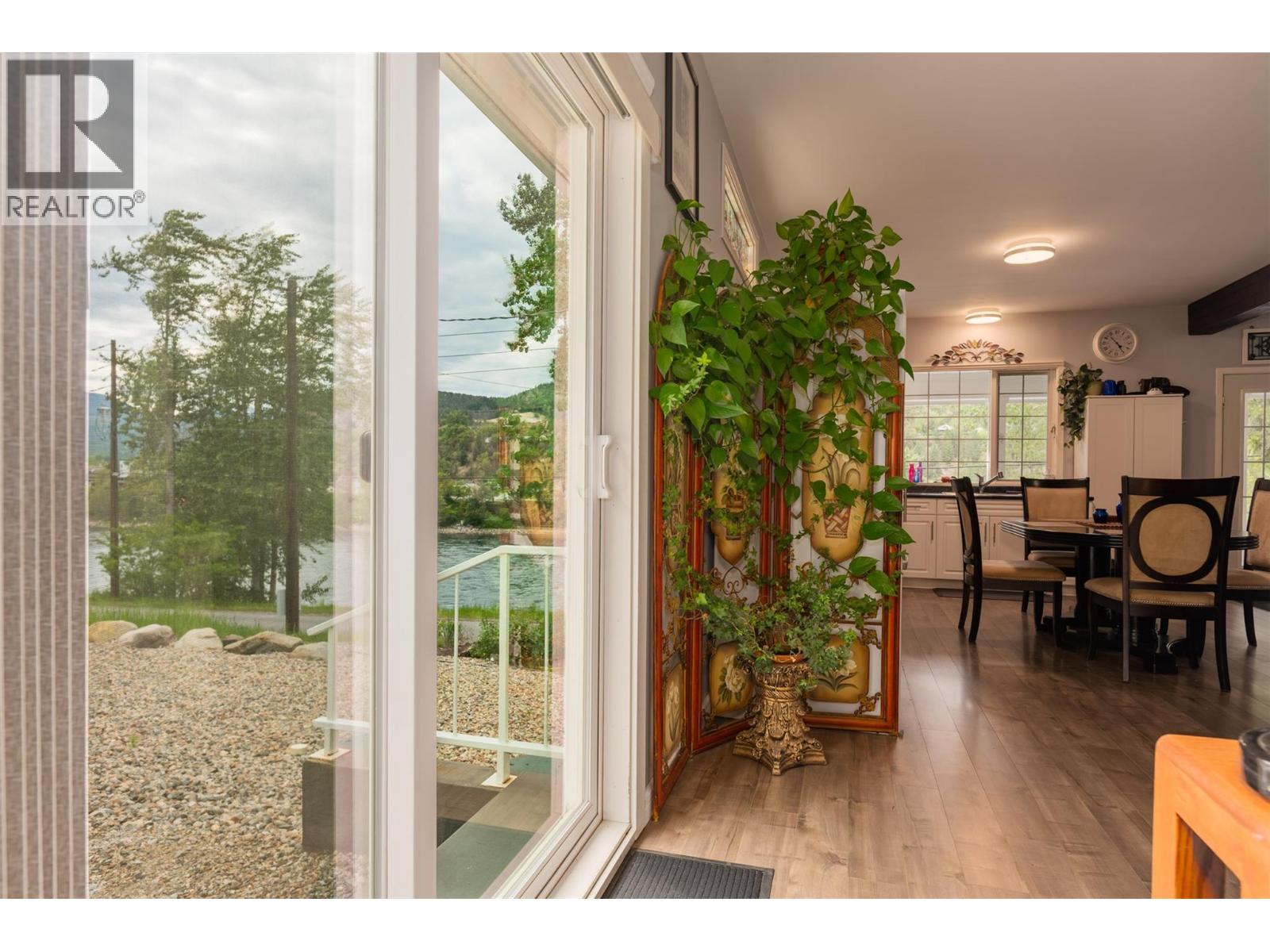 2060 Casino Road, Trail, British Columbia  V1R 4X3 - Photo 17 - 10360915