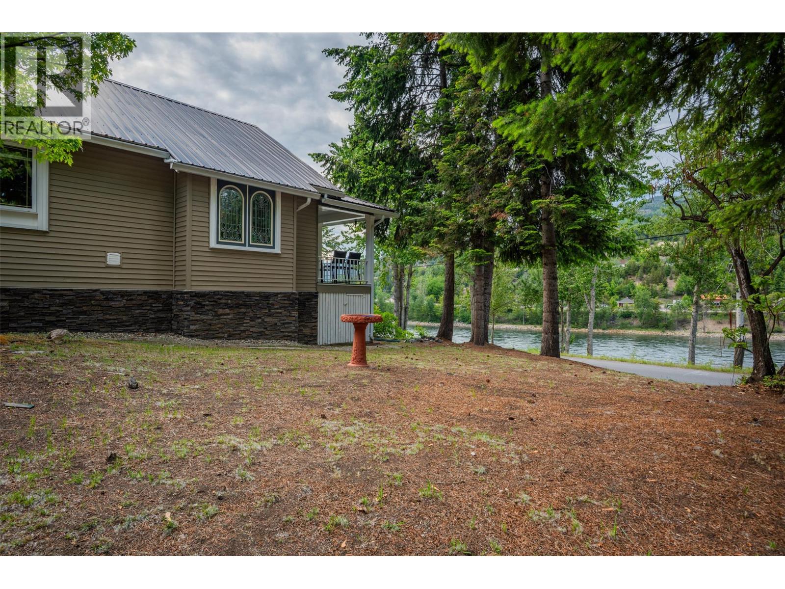 2060 Casino Road, Trail, British Columbia  V1R 4X3 - Photo 38 - 10360915