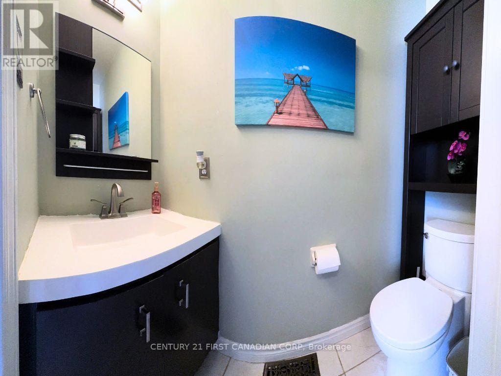 21 - 30 Clarendon Crescent, London South, Ontario  N6C 5Y1 - Photo 6 - X12369553