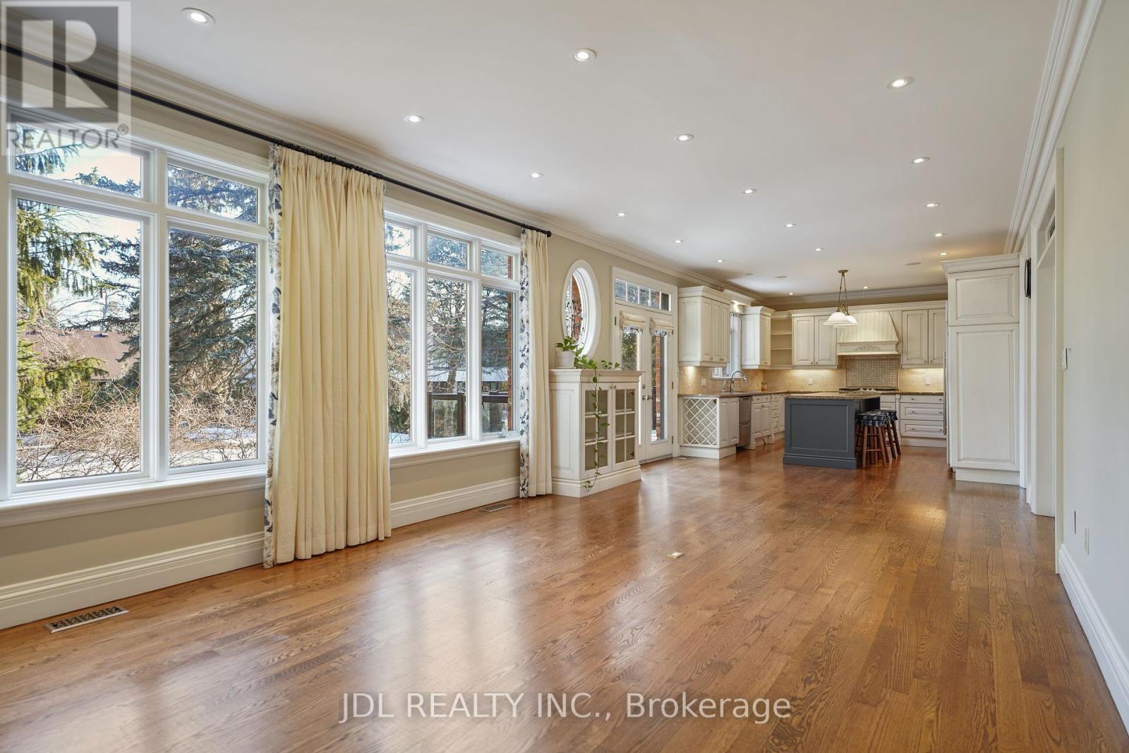 1283 Lindburgh Court, Mississauga, Ontario  L5H 4J2 - Photo 13 - W12369560