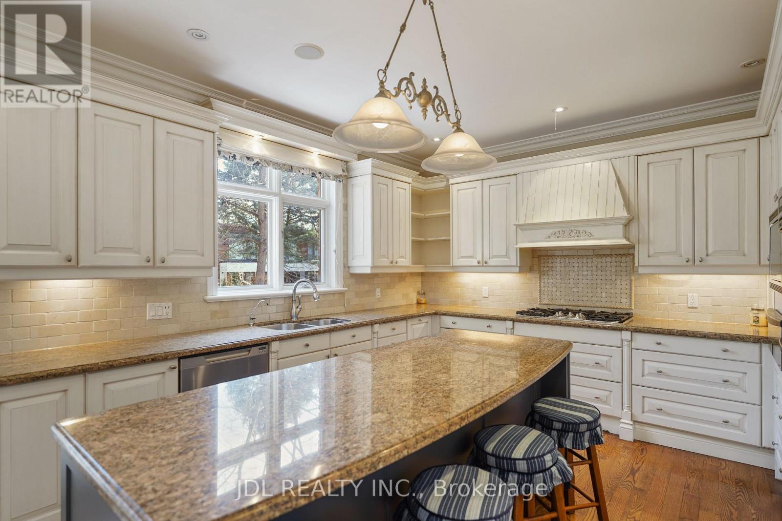 1283 Lindburgh Court, Mississauga, Ontario  L5H 4J2 - Photo 15 - W12369560