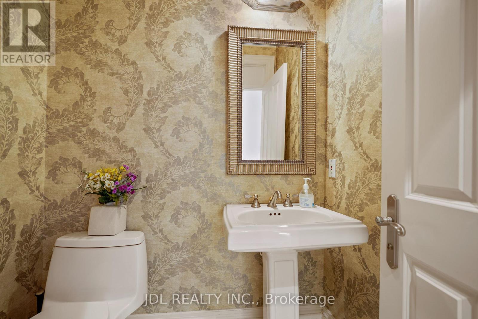 1283 Lindburgh Court, Mississauga, Ontario  L5H 4J2 - Photo 22 - W12369560