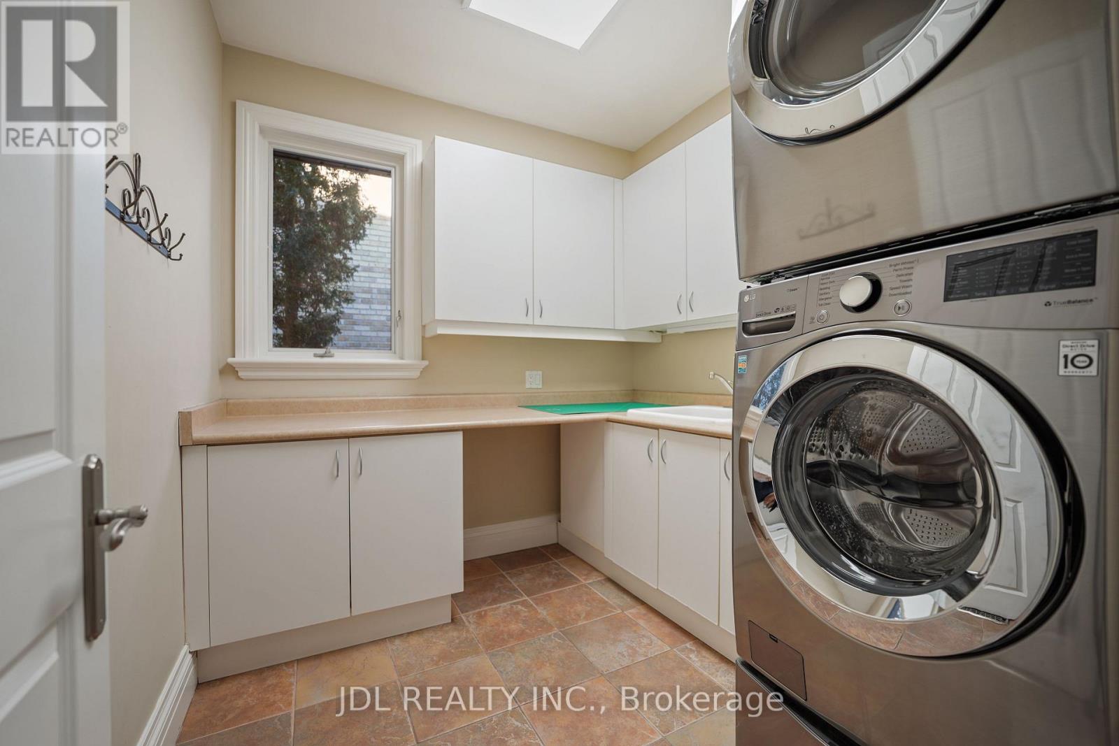 1283 Lindburgh Court, Mississauga, Ontario  L5H 4J2 - Photo 23 - W12369560