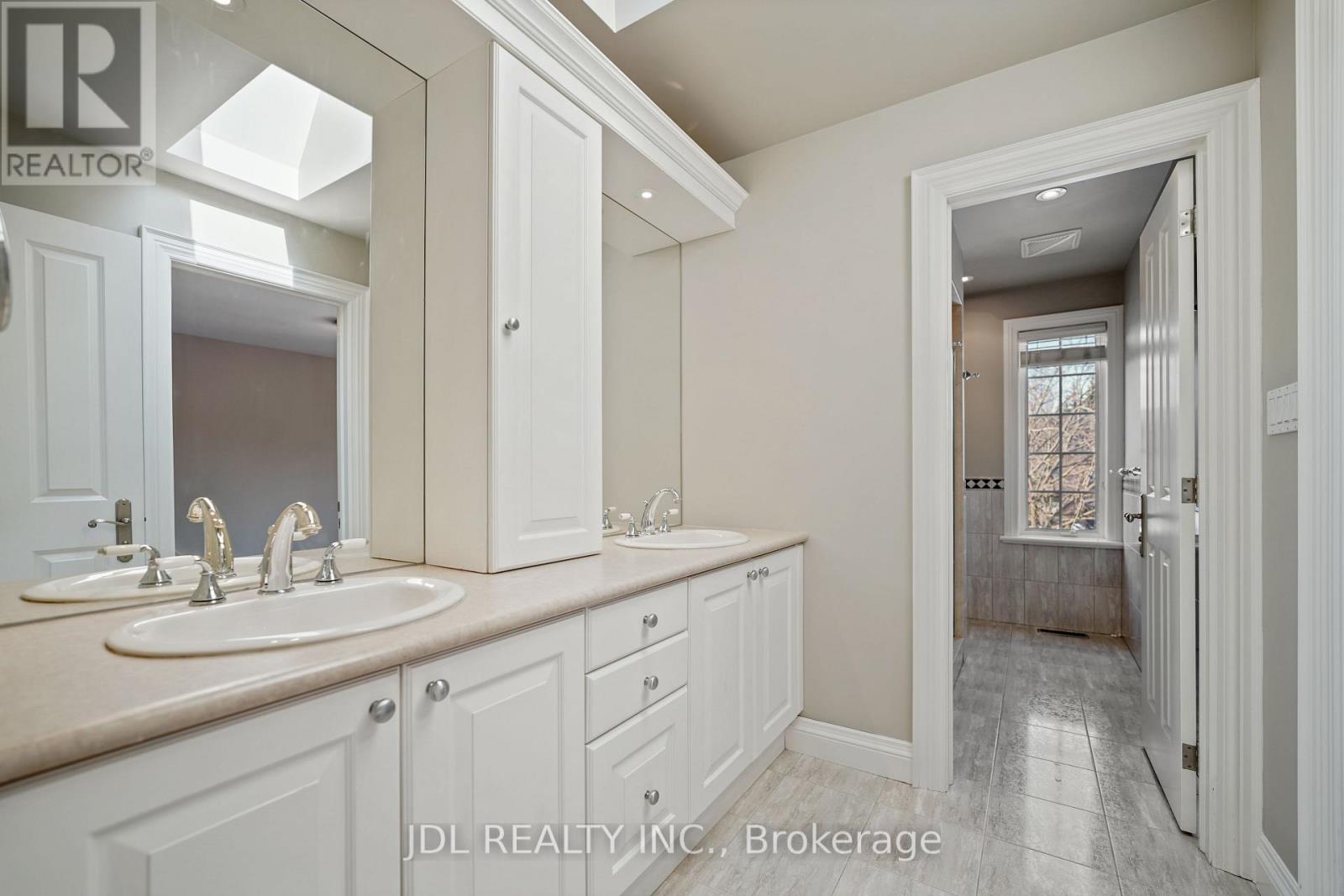 1283 Lindburgh Court, Mississauga, Ontario  L5H 4J2 - Photo 31 - W12369560