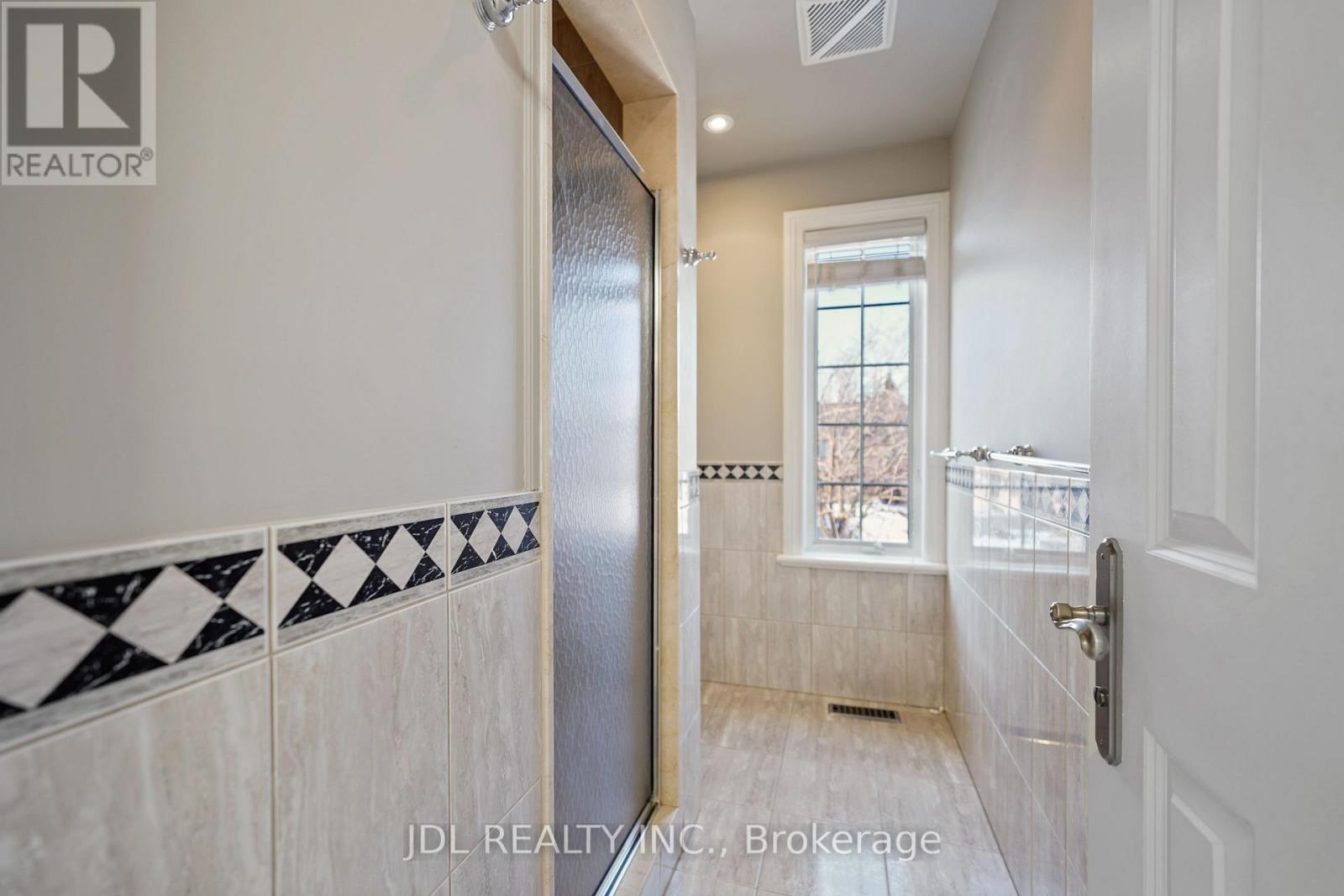 1283 Lindburgh Court, Mississauga, Ontario  L5H 4J2 - Photo 33 - W12369560