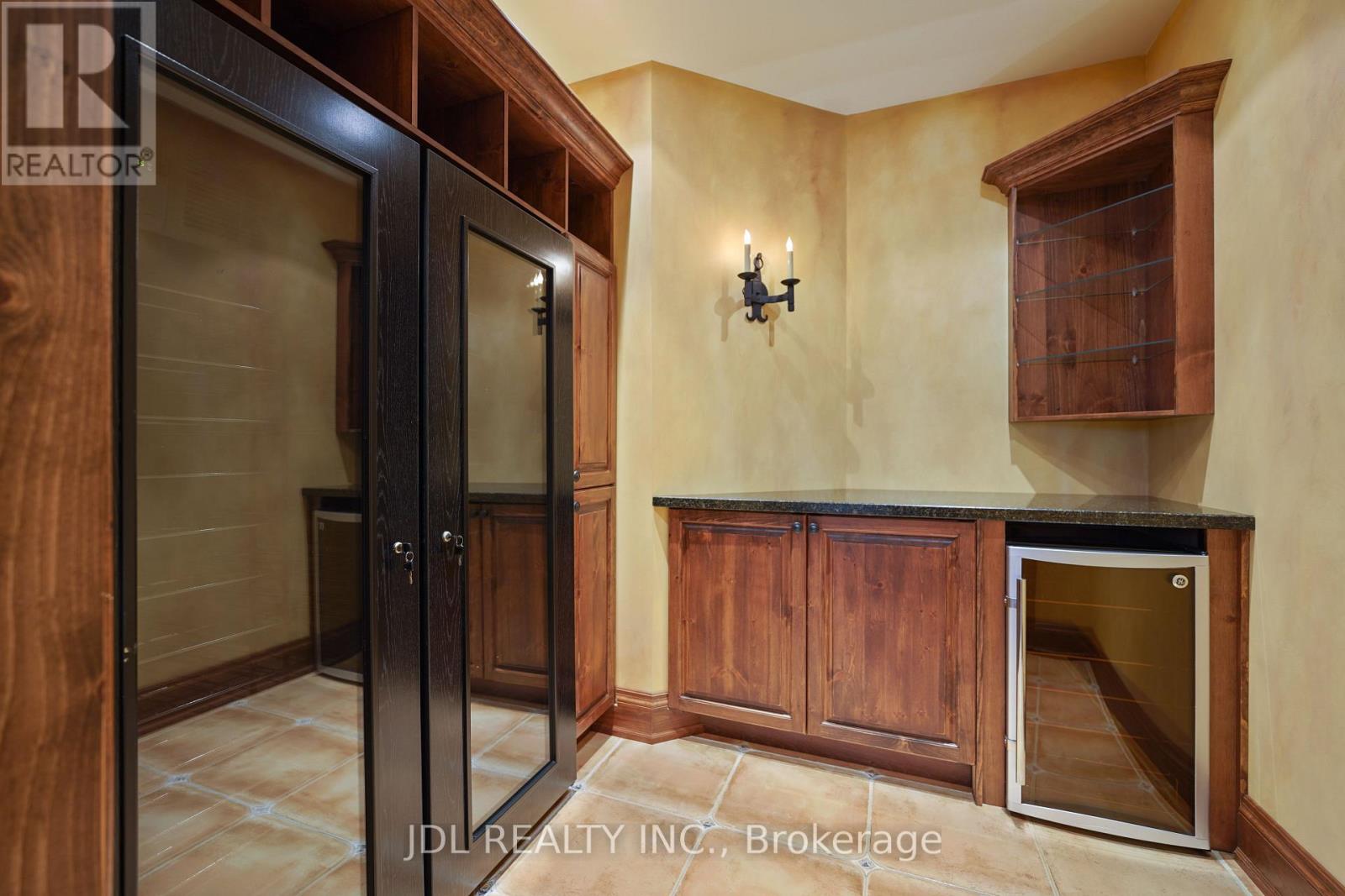 1283 Lindburgh Court, Mississauga, Ontario  L5H 4J2 - Photo 38 - W12369560