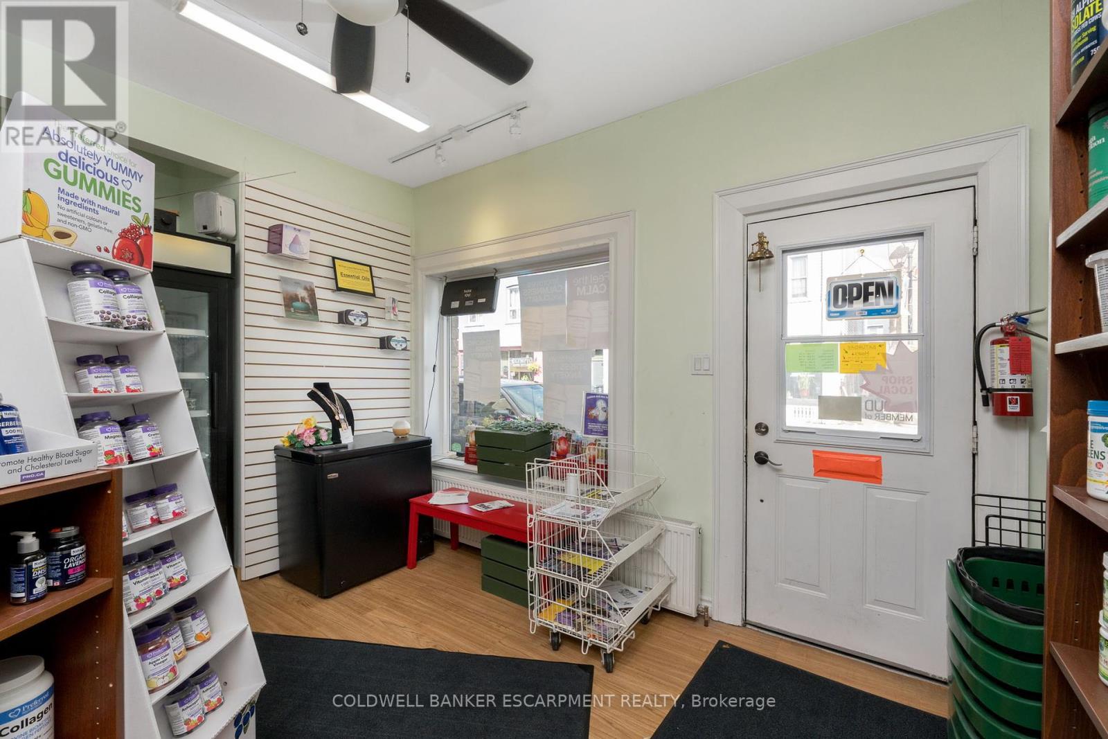 20 Mill Street E, Halton Hills (Ac Acton), Ontario  L7J 1G9 - Photo 7 - W12369563