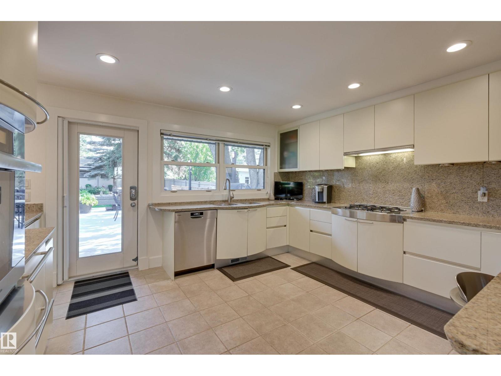 8907 Saskatchewan Dr Nw, Edmonton, Alberta  T6G 2B1 - Photo 18 - E4455174