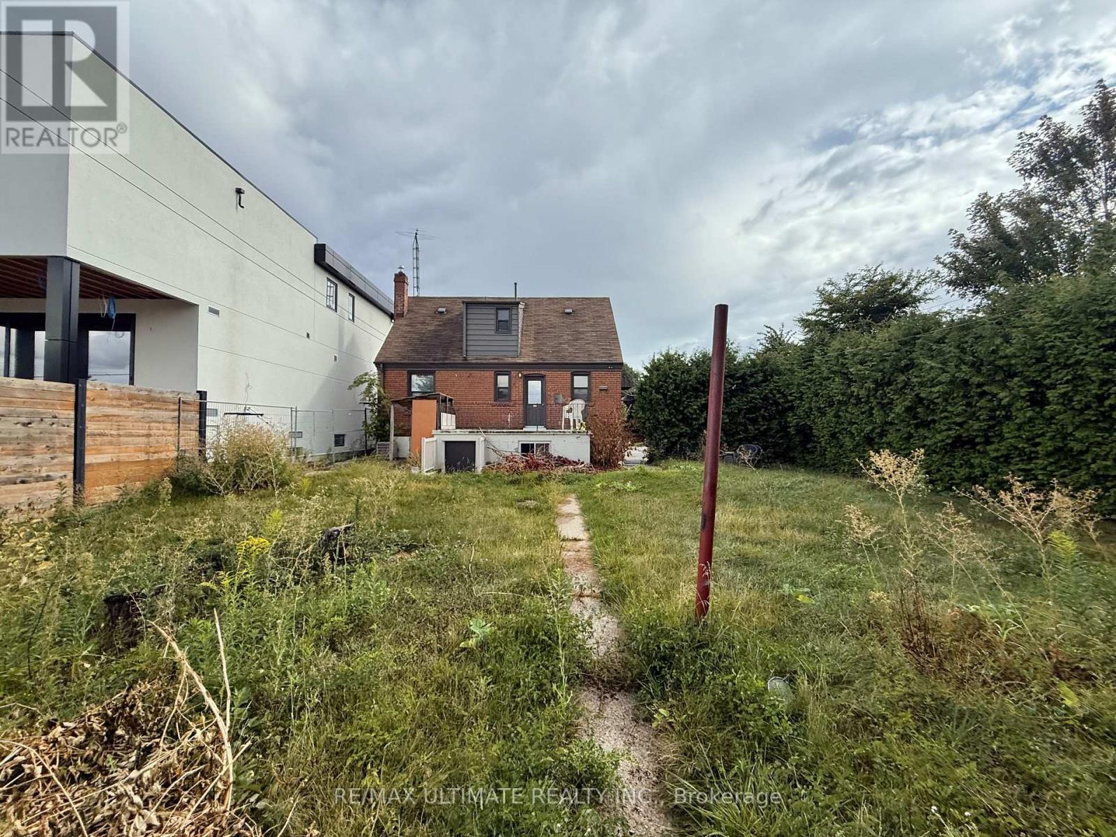90 Glen Long Avenue, Toronto, Ontario  M6B 2M3 - Photo 6 - W12367258