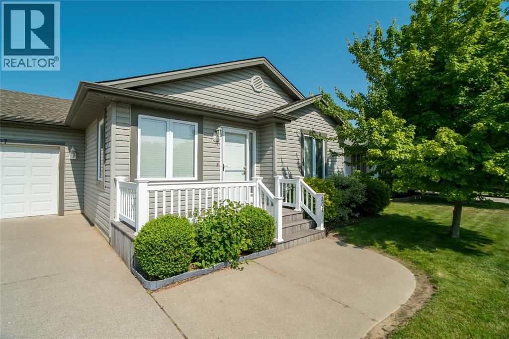 1940 London Line Unit# 207, Sarnia, Ontario  N7W 1B5 - Photo 2 - 25021858