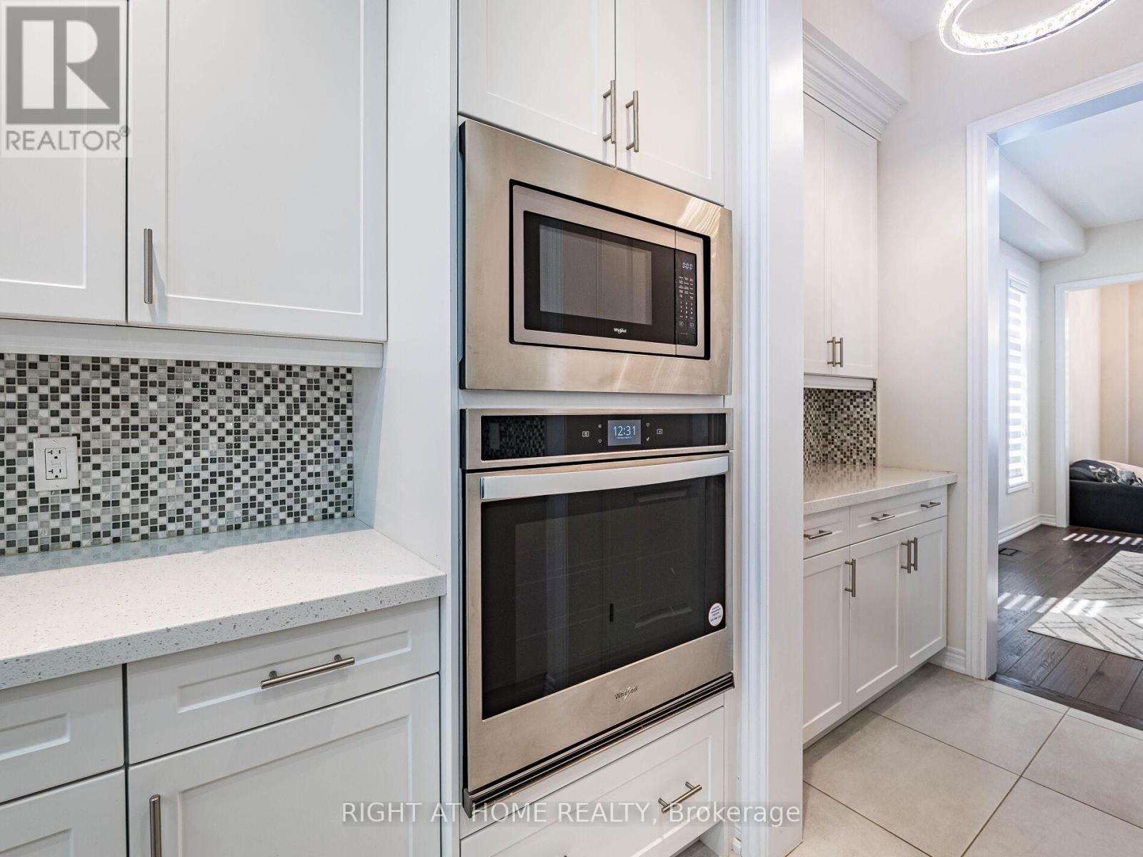 16 Charing Cross Gate, Oakville, Ontario  L6H 0V7 - Photo 12 - W12369616