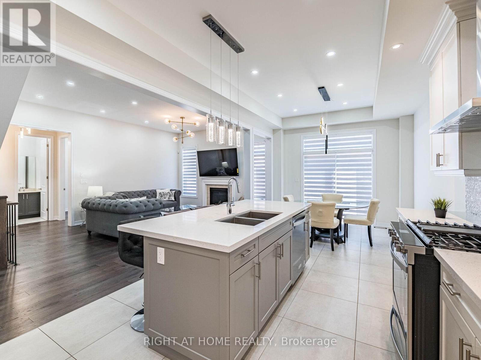 16 Charing Cross Gate, Oakville, Ontario  L6H 0V7 - Photo 13 - W12369616