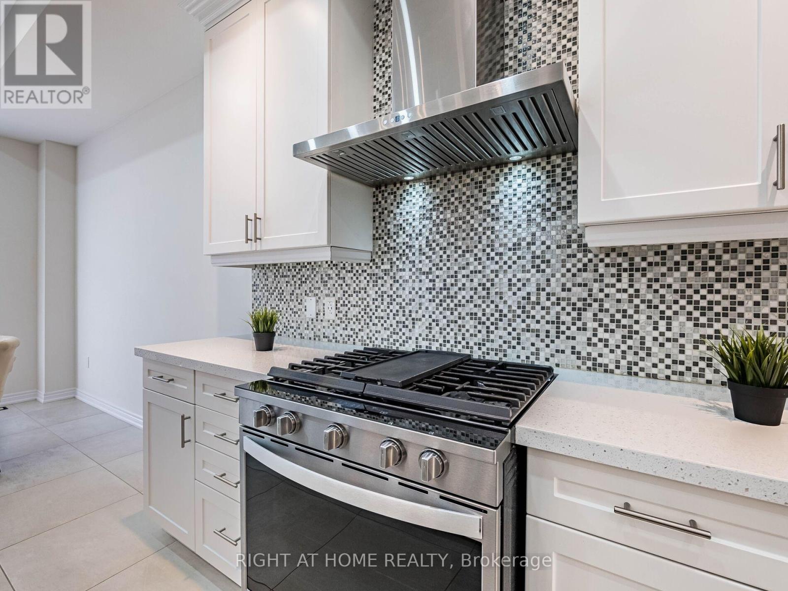 16 Charing Cross Gate, Oakville, Ontario  L6H 0V7 - Photo 14 - W12369616