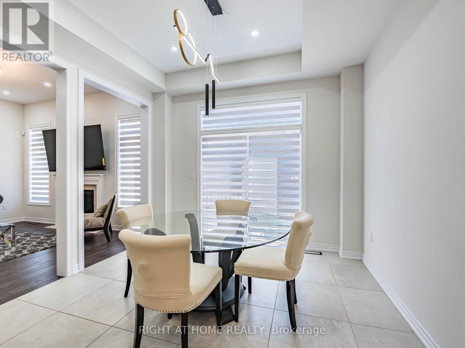 16 Charing Cross Gate, Oakville, Ontario  L6H 0V7 - Photo 15 - W12369616