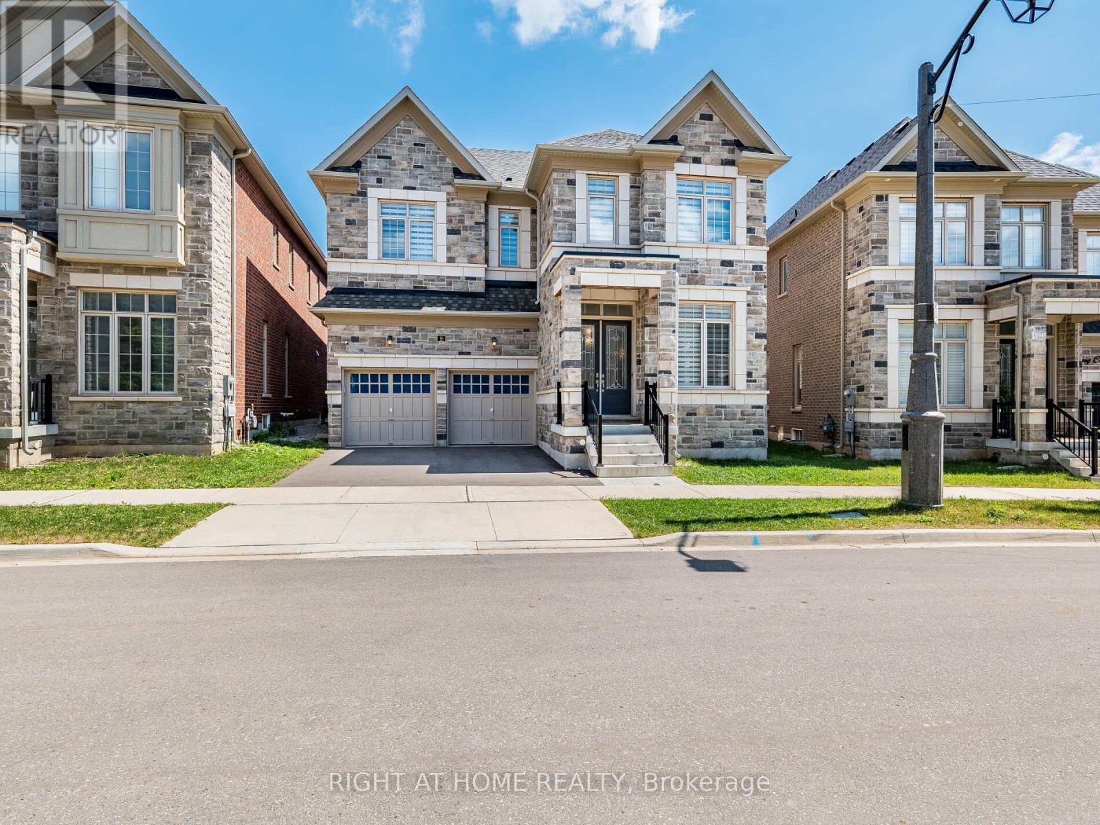 16 Charing Cross Gate, Oakville, Ontario  L6H 0V7 - Photo 3 - W12369616