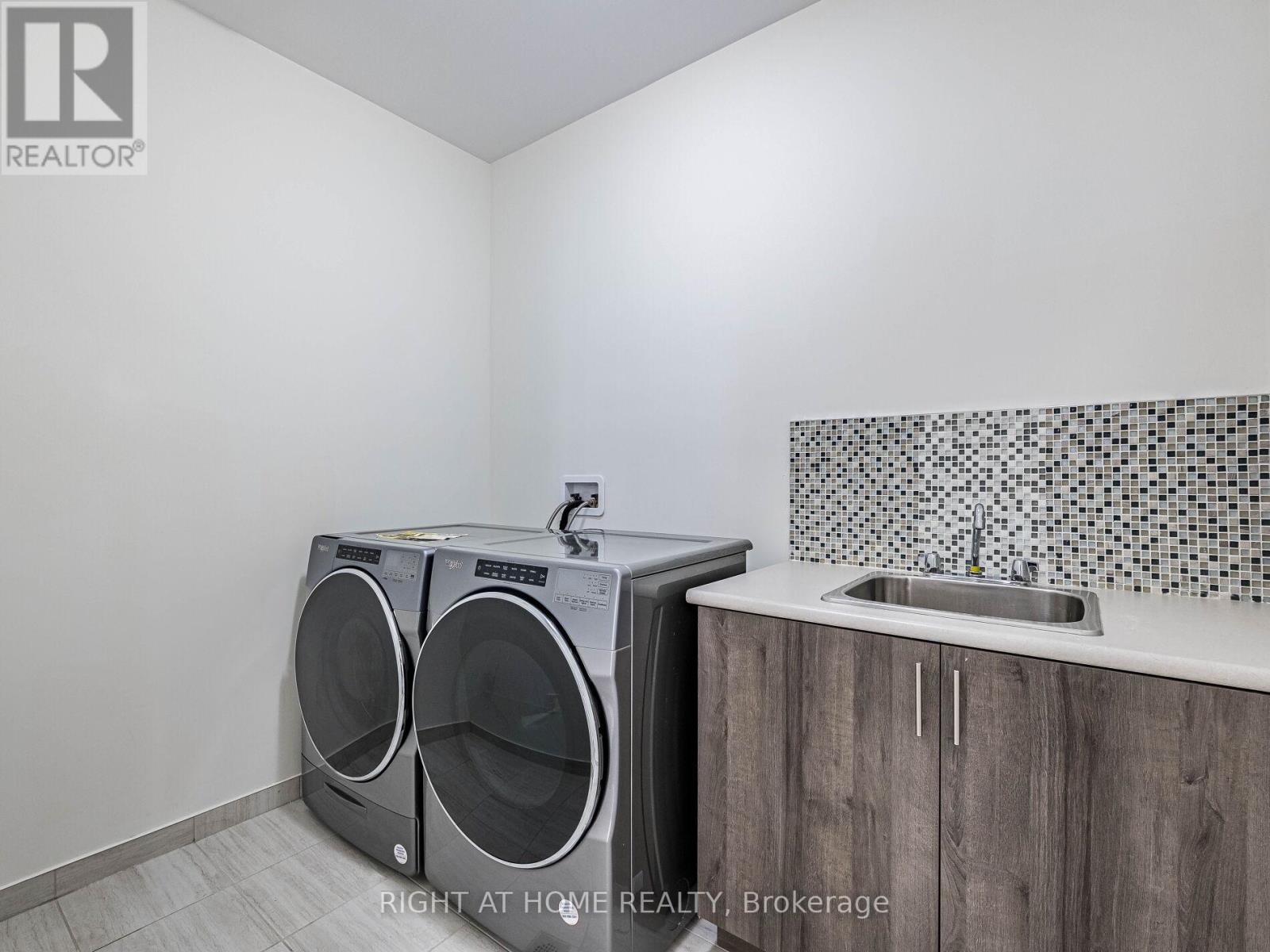 16 Charing Cross Gate, Oakville, Ontario  L6H 0V7 - Photo 39 - W12369616