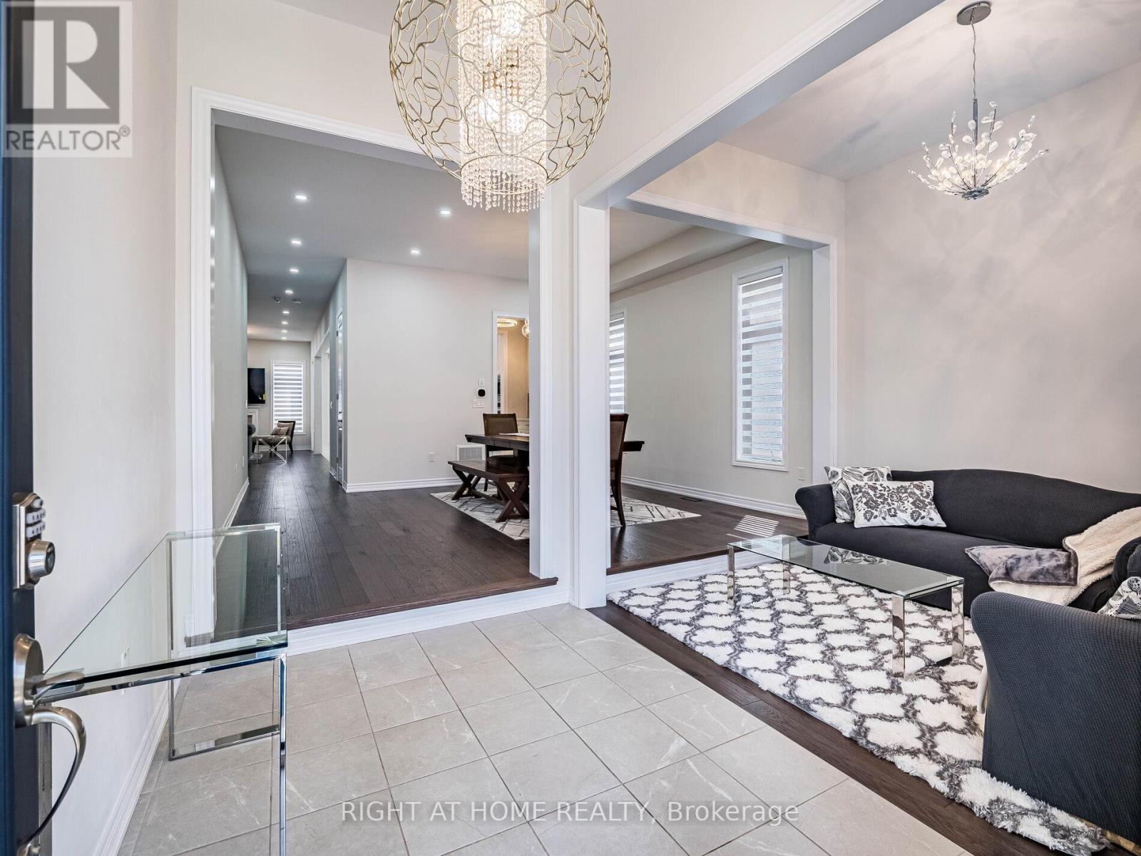 16 Charing Cross Gate, Oakville, Ontario  L6H 0V7 - Photo 6 - W12369616