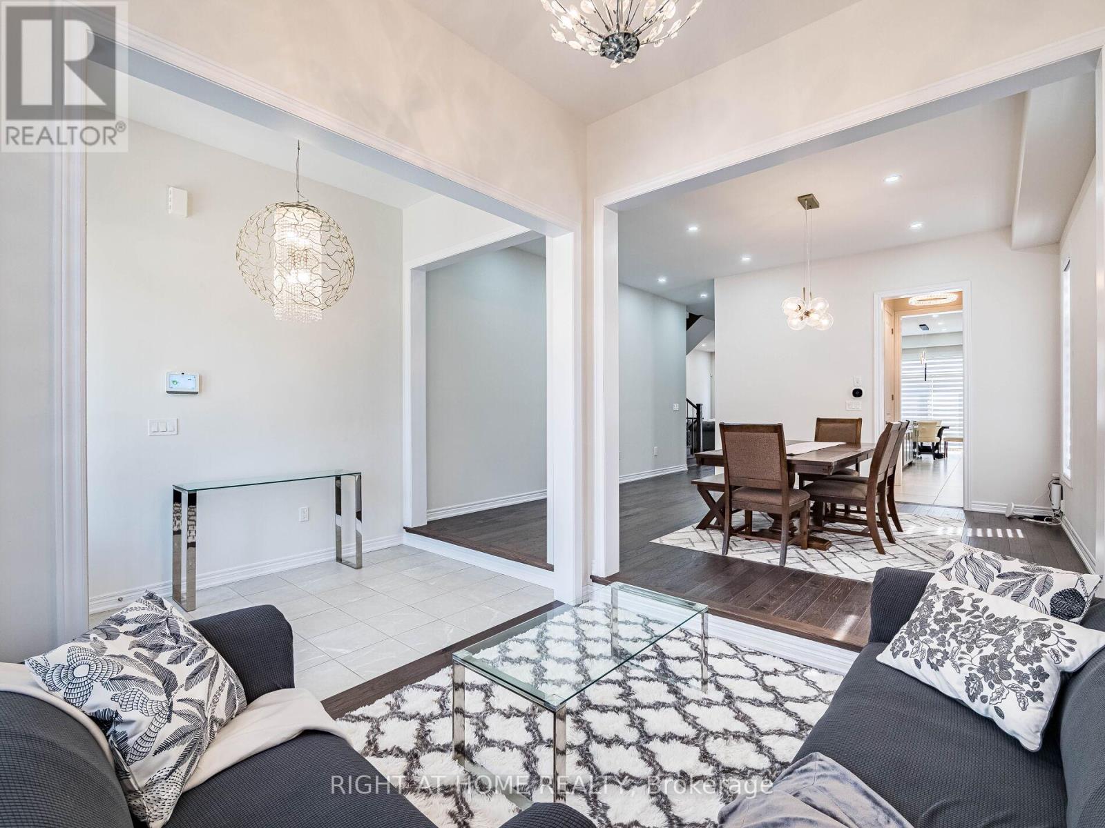 16 Charing Cross Gate, Oakville, Ontario  L6H 0V7 - Photo 7 - W12369616