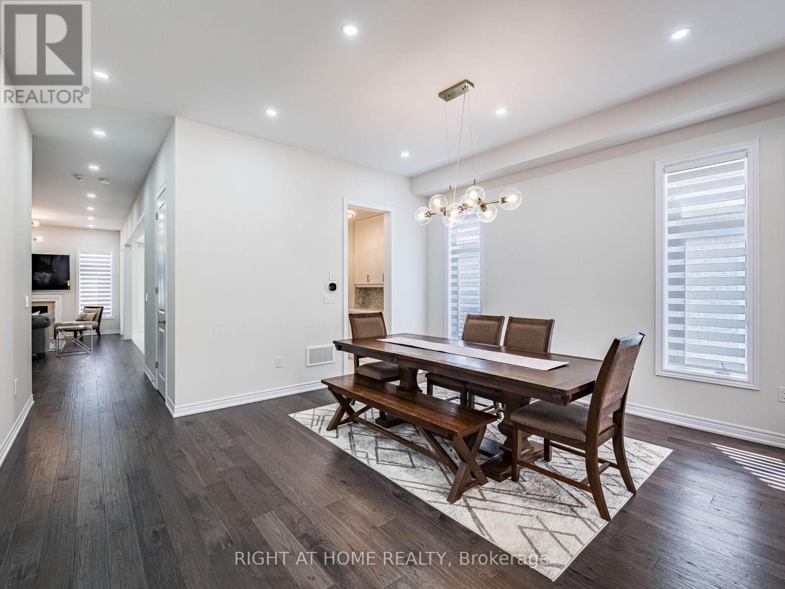 16 Charing Cross Gate, Oakville, Ontario  L6H 0V7 - Photo 8 - W12369616