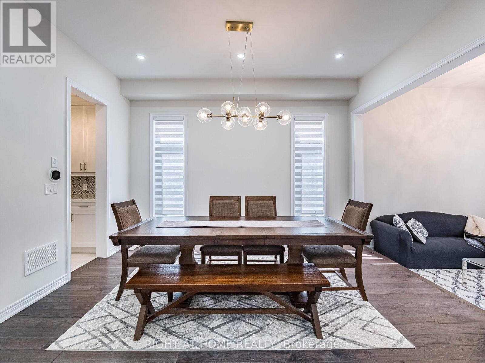 16 Charing Cross Gate, Oakville, Ontario  L6H 0V7 - Photo 9 - W12369616