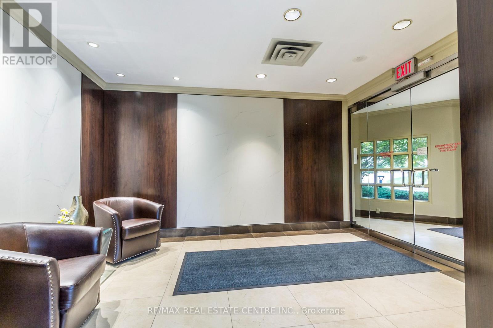 1109 - 100 Millside Drive, Milton, Ontario  L9T 5E2 - Photo 6 - W12369628