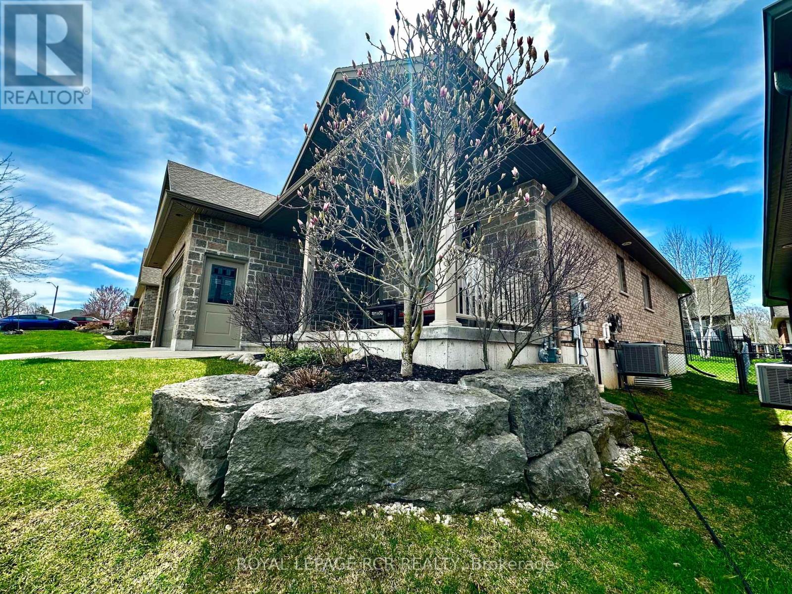 184 Ruby's Crescent E, Wellington North, Ontario  N0G 2L2 - Photo 6 - X12369613