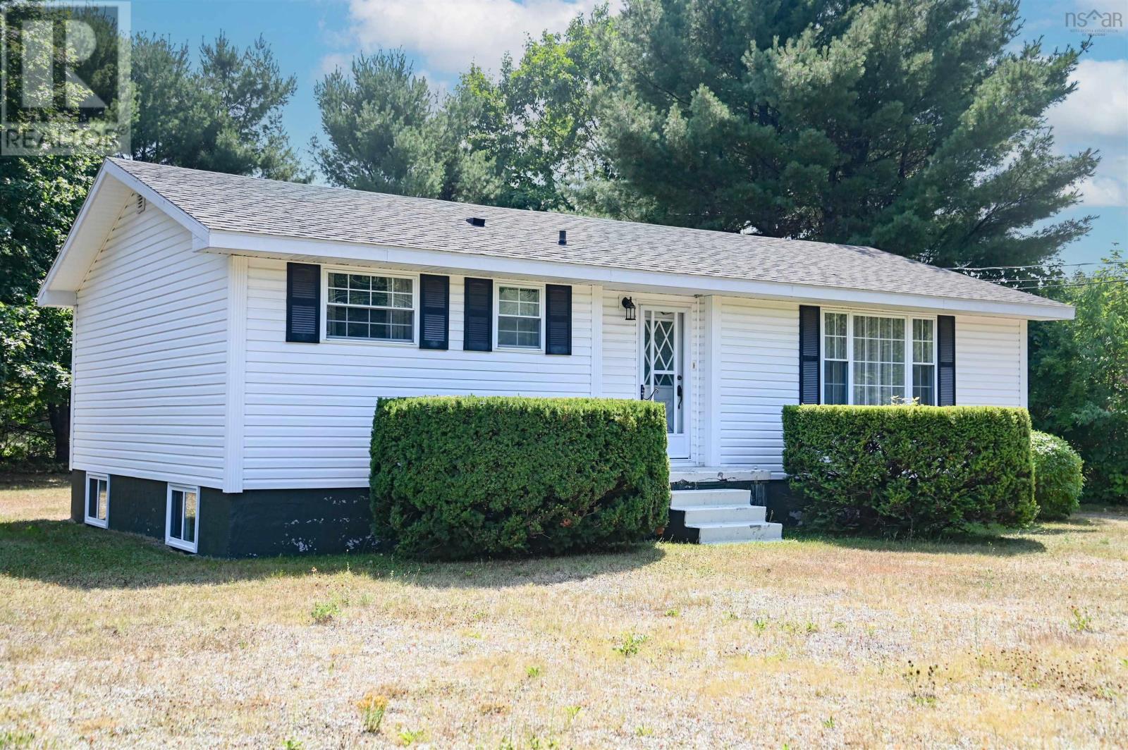 2736 Pinecrest Drive, Coldbrook, Nova Scotia  B4R 1B3 - Photo 2 - 202520812