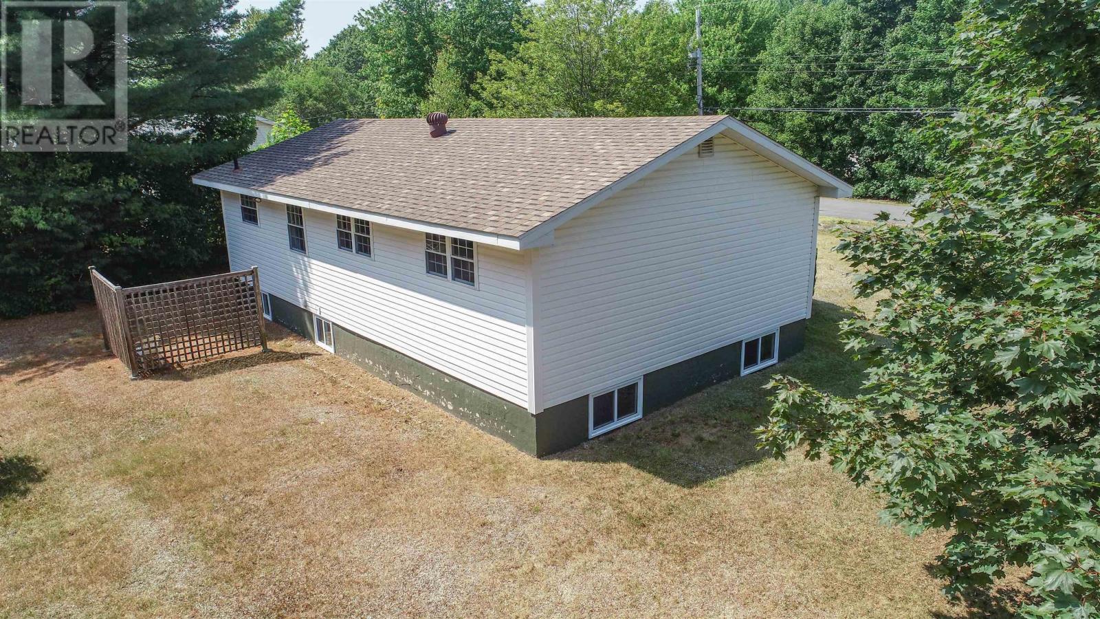 2736 Pinecrest Drive, Coldbrook, Nova Scotia  B4R 1B3 - Photo 21 - 202520812