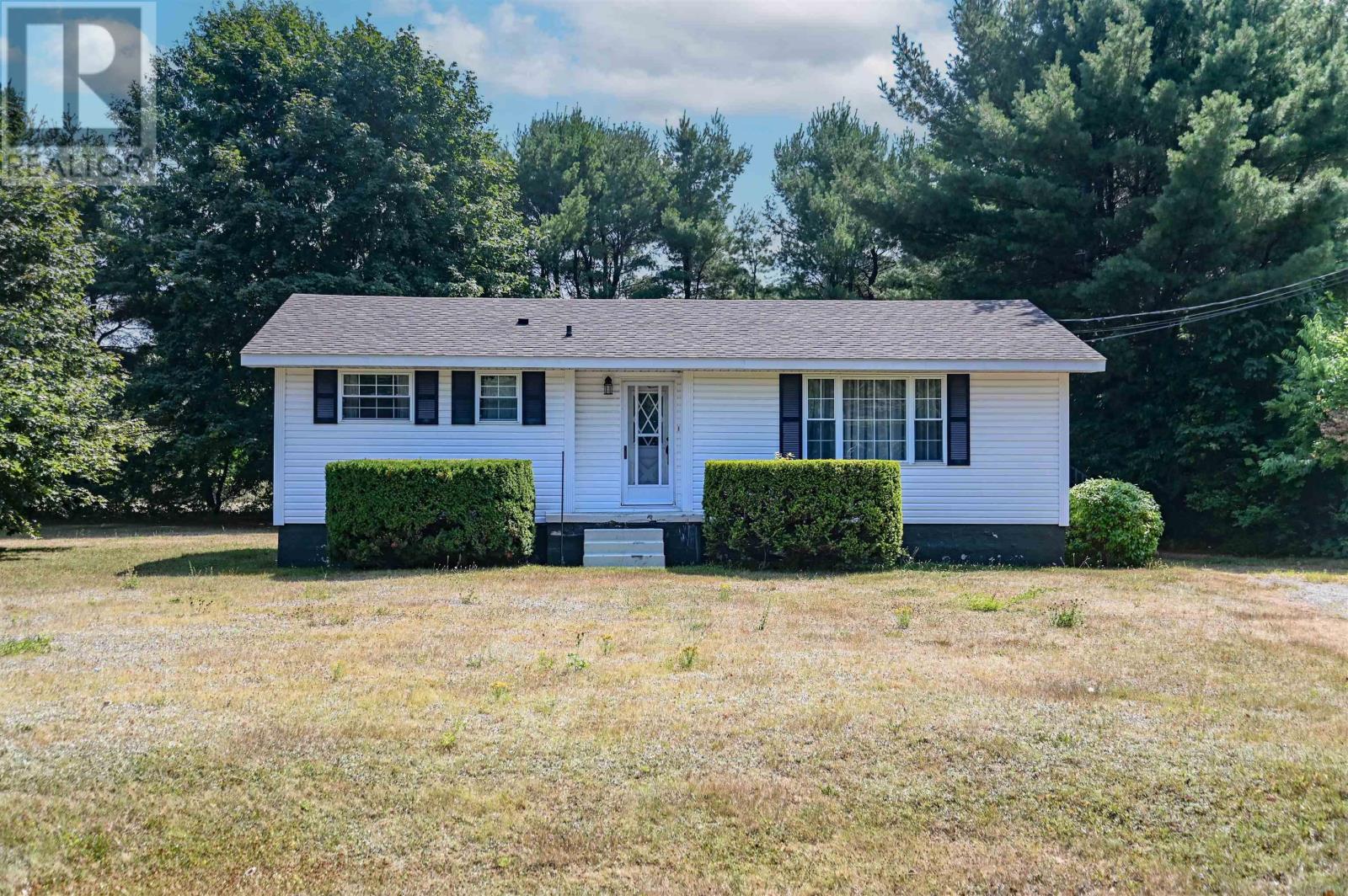 2736 Pinecrest Drive, Coldbrook, Nova Scotia  B4R 1B3 - Photo 1 - 202520812