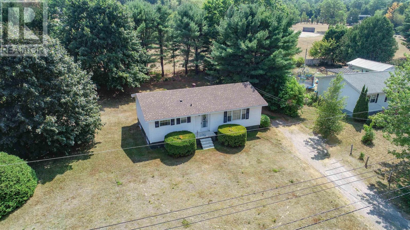 2736 Pinecrest Drive, Coldbrook, Nova Scotia  B4R 1B3 - Photo 4 - 202520812