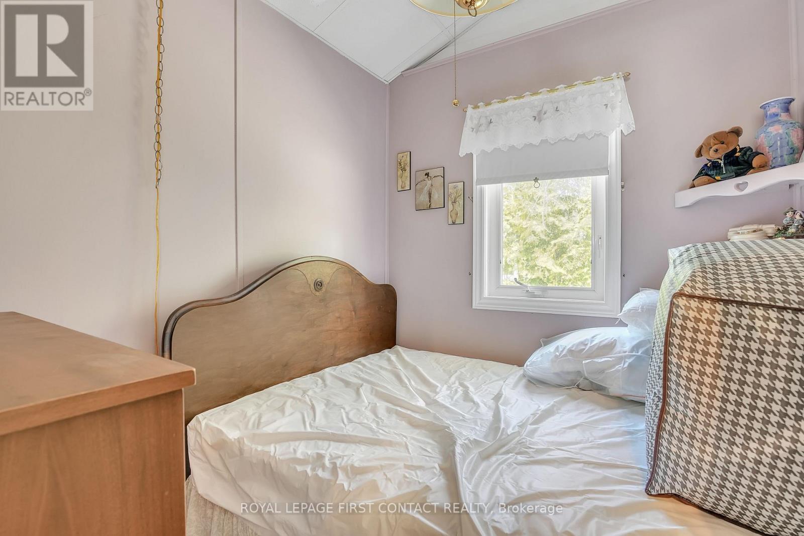 8 Buttercup Lane, Springwater, Ontario  L0L 1P0 - Photo 15 - S12369644