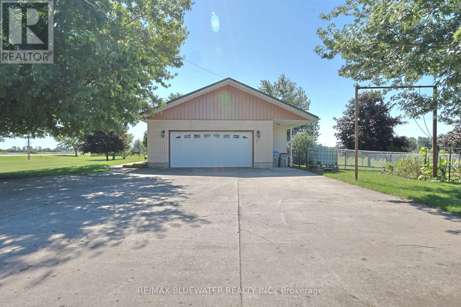 7963 Rawlings Road, Lambton Shores, Ontario  N0N 1J2 - Photo 2 - X12369659