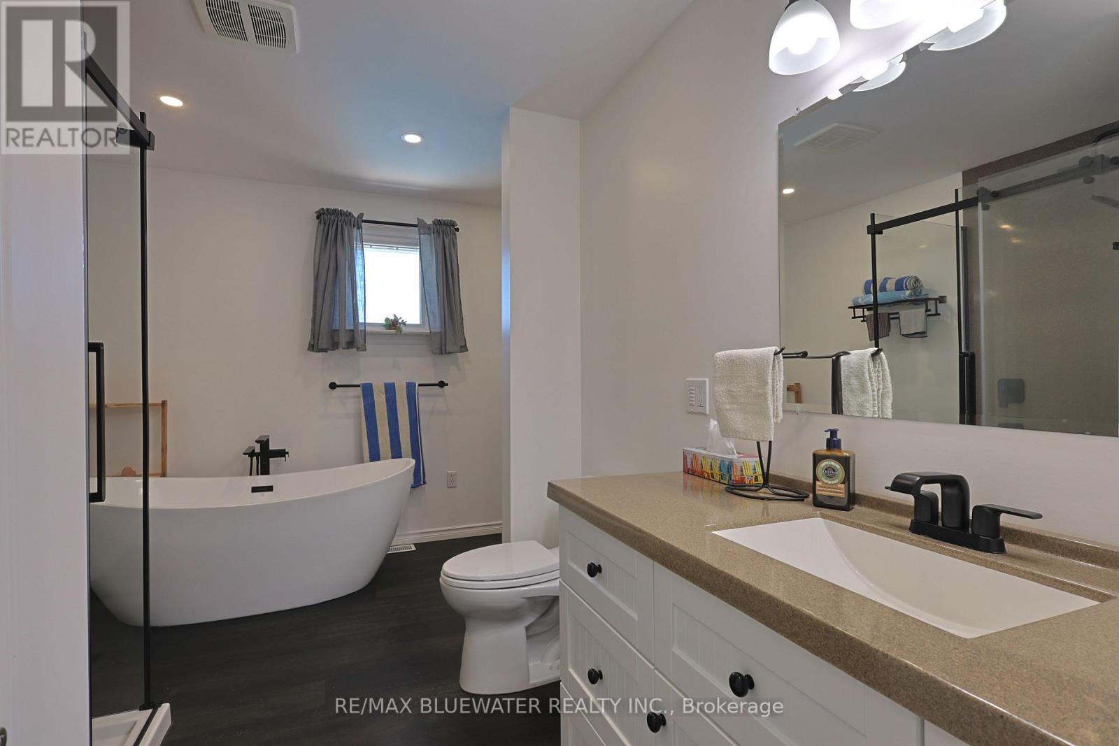 7963 Rawlings Road, Lambton Shores, Ontario  N0N 1J2 - Photo 21 - X12369659