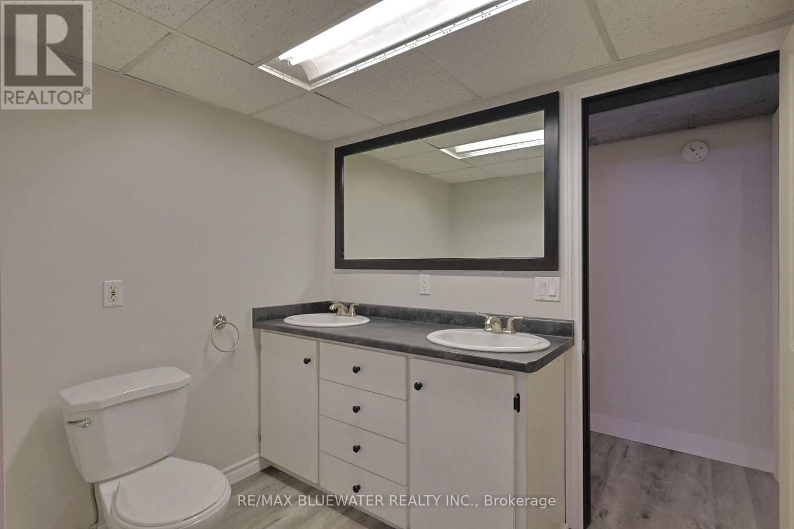 7963 Rawlings Road, Lambton Shores, Ontario  N0N 1J2 - Photo 33 - X12369659