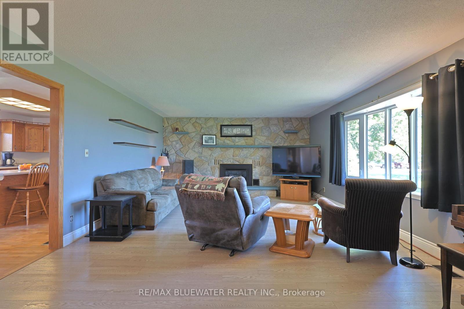 7963 Rawlings Road, Lambton Shores, Ontario  N0N 1J2 - Photo 4 - X12369659