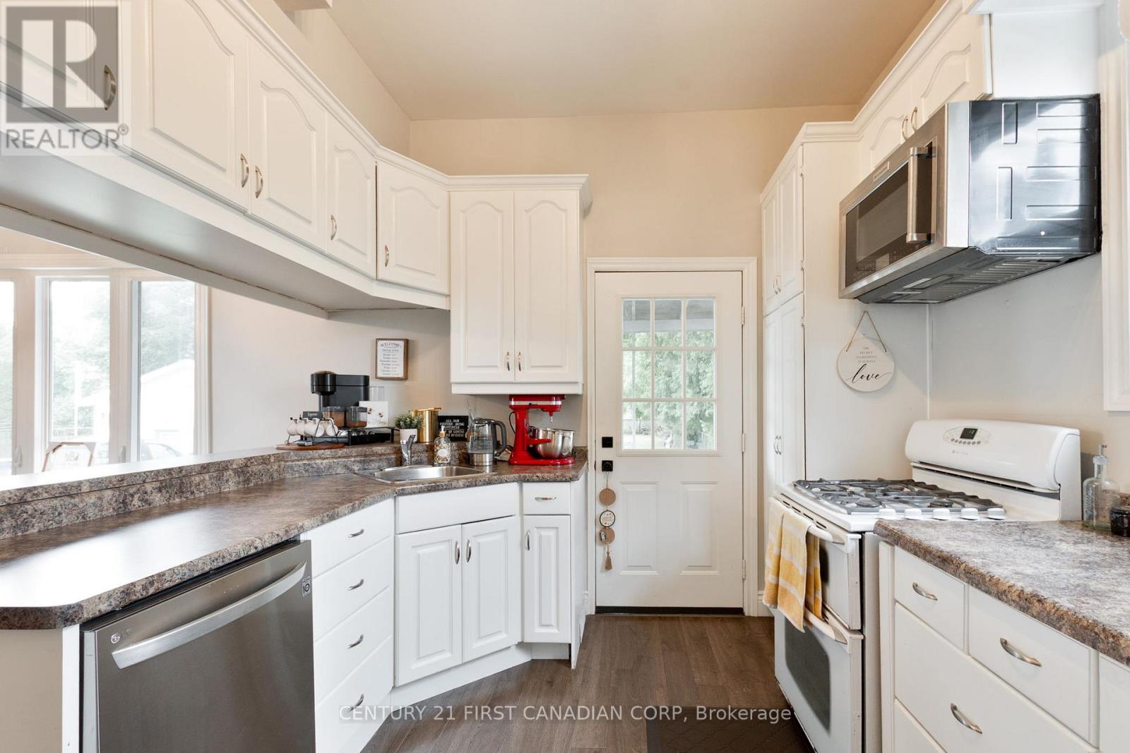 41 South Edgeware Road, St. Thomas, Ontario  N5P 2H5 - Photo 14 - X12369686