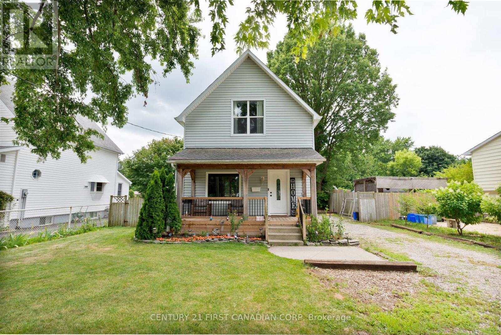 41 South Edgeware Road, St. Thomas, Ontario  N5P 2H5 - Photo 2 - X12369686