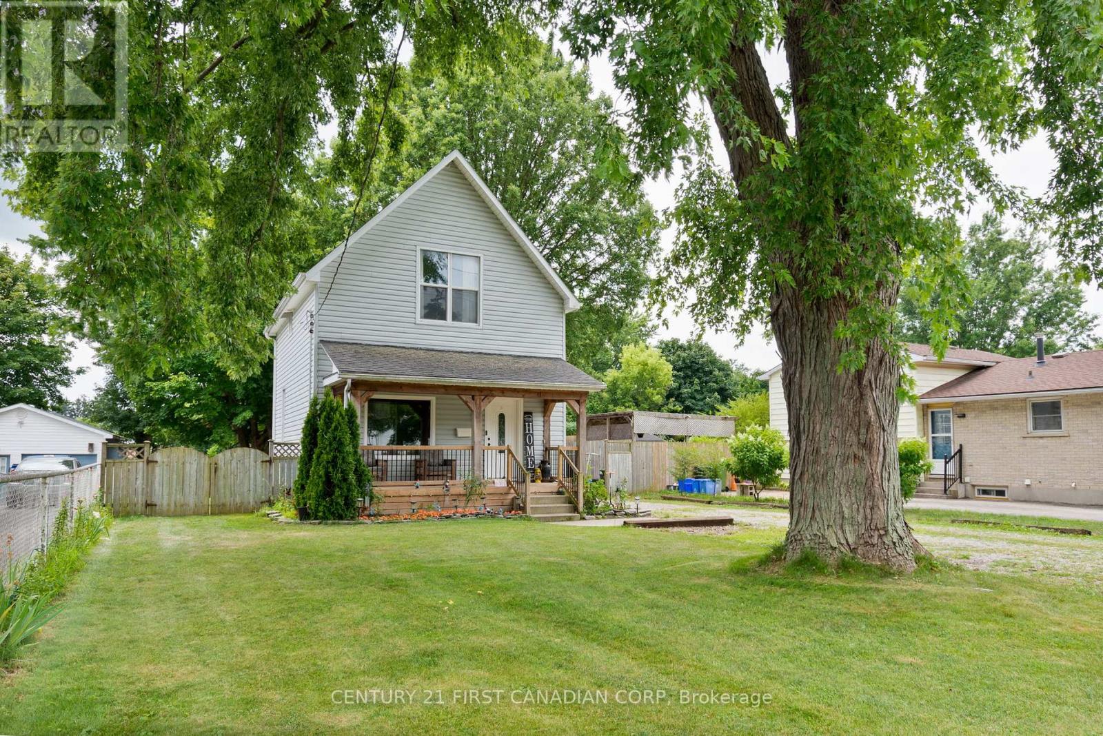 41 South Edgeware Road, St. Thomas, Ontario  N5P 2H5 - Photo 4 - X12369686