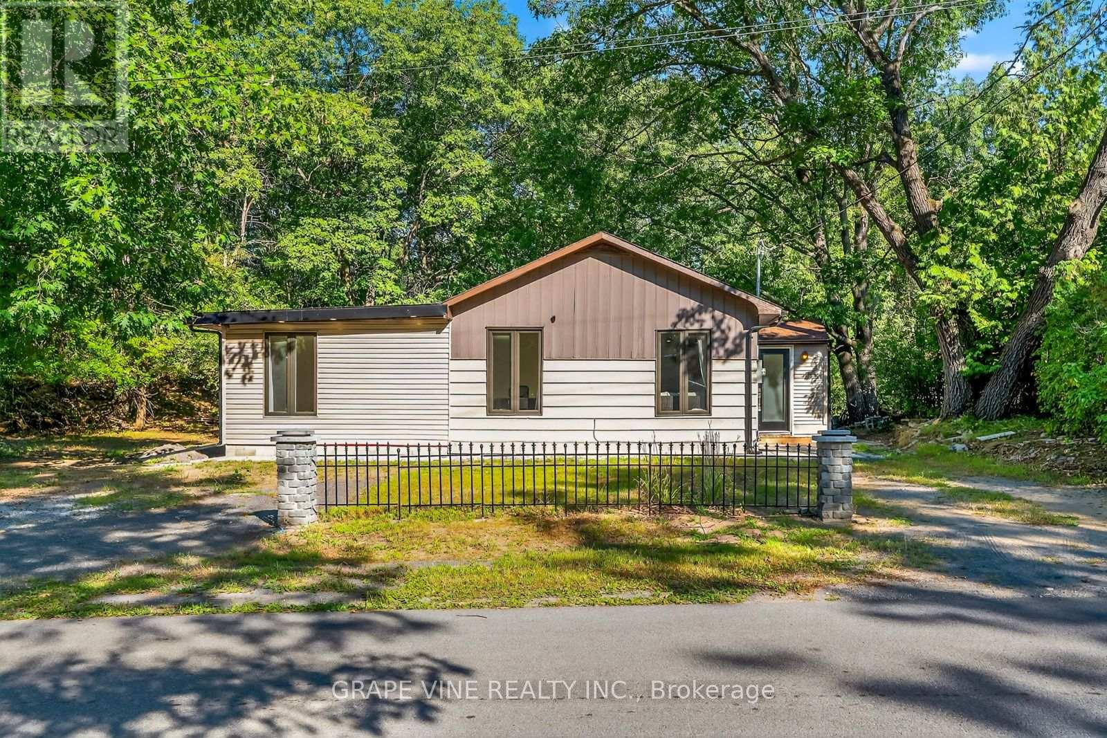 125 HUNTER CRESCENT, Ottawa, Ontario