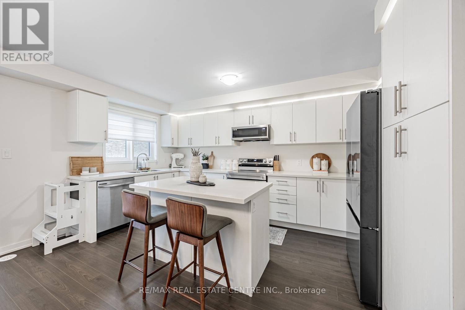 1310 Bradenton Path, Oshawa, Ontario  L1K 1H2 - Photo 9 - E12368903