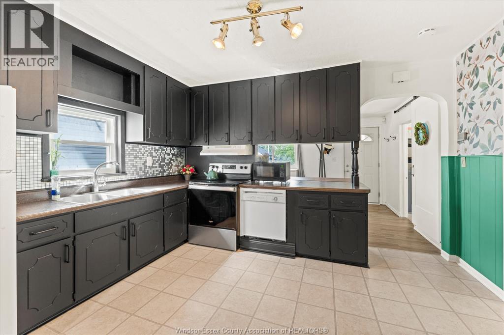 990 Campbell, Windsor, Ontario  N9B 2J2 - Photo 9 - 25021870