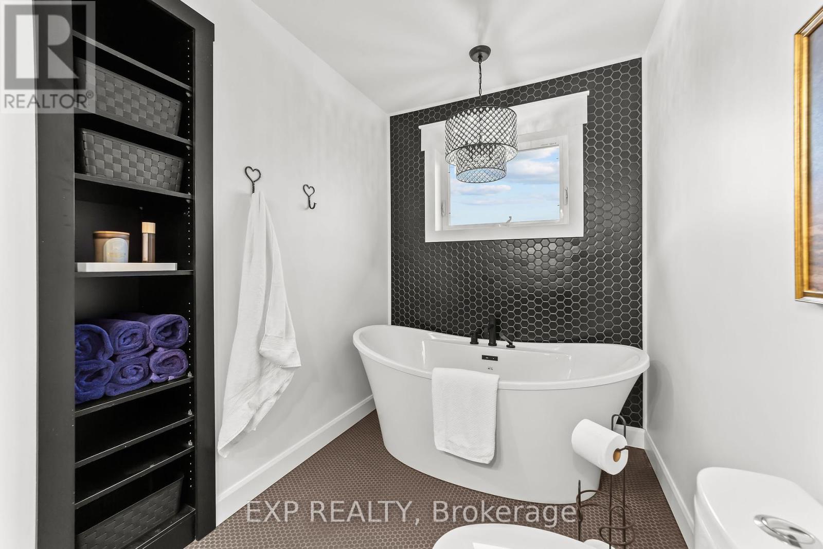 100 Field Street, Lambton Shores, Ontario  N0N 1J0 - Photo 19 - X12358195