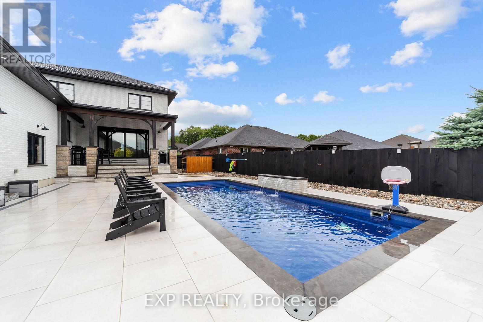 100 Field Street, Lambton Shores, Ontario  N0N 1J0 - Photo 37 - X12358195