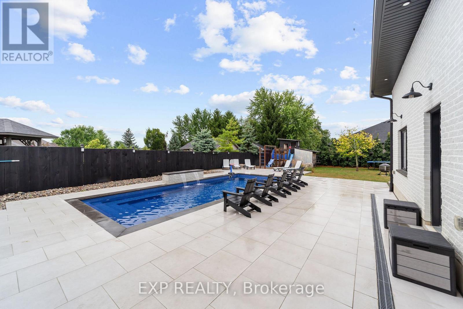 100 Field Street, Lambton Shores, Ontario  N0N 1J0 - Photo 39 - X12358195