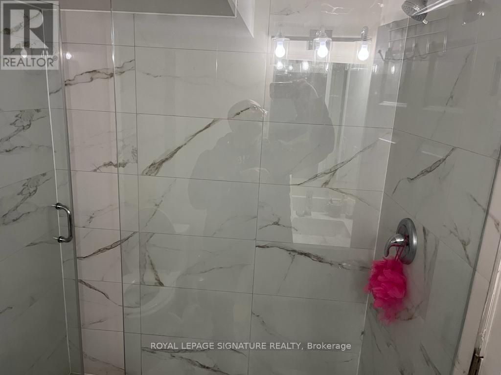 5972 Manzanillo Crescent, Mississauga, Ontario  L5M 6Y3 - Photo 5 - W12369684