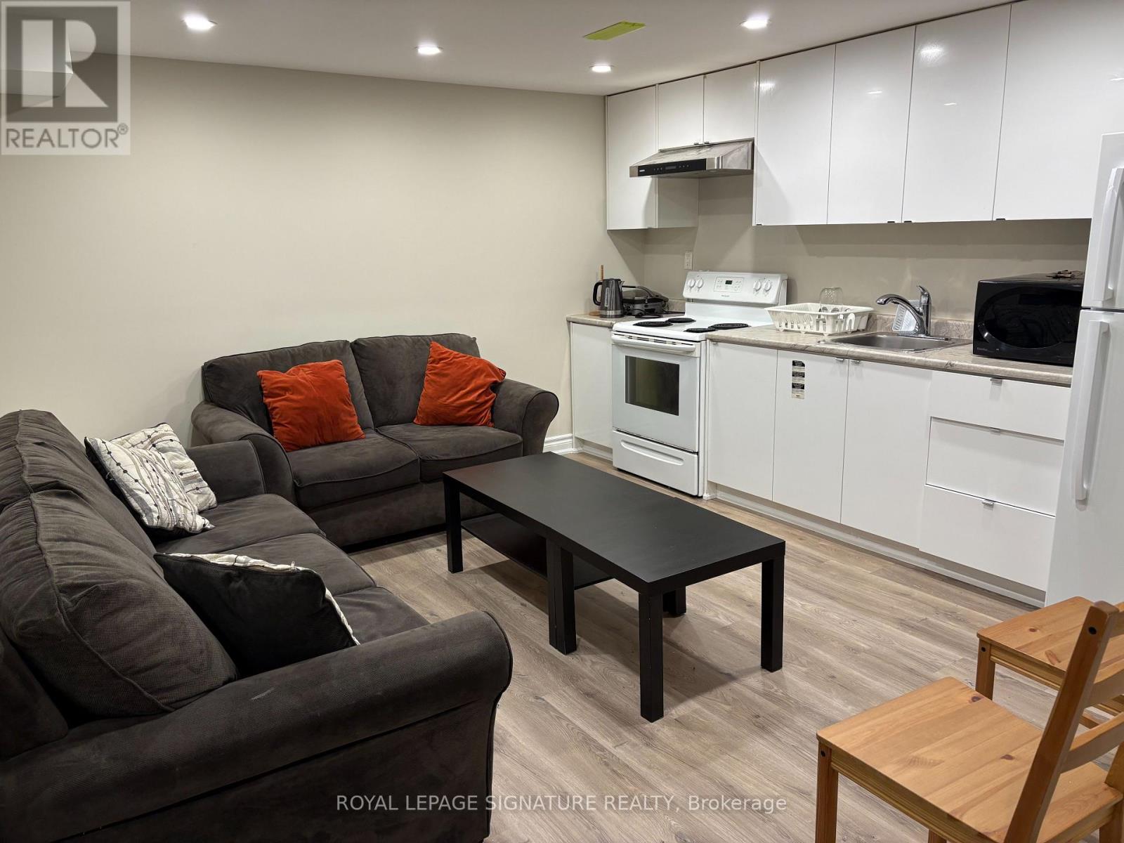 5972 Manzanillo Crescent, Mississauga, Ontario  L5M 6Y3 - Photo 7 - W12369684