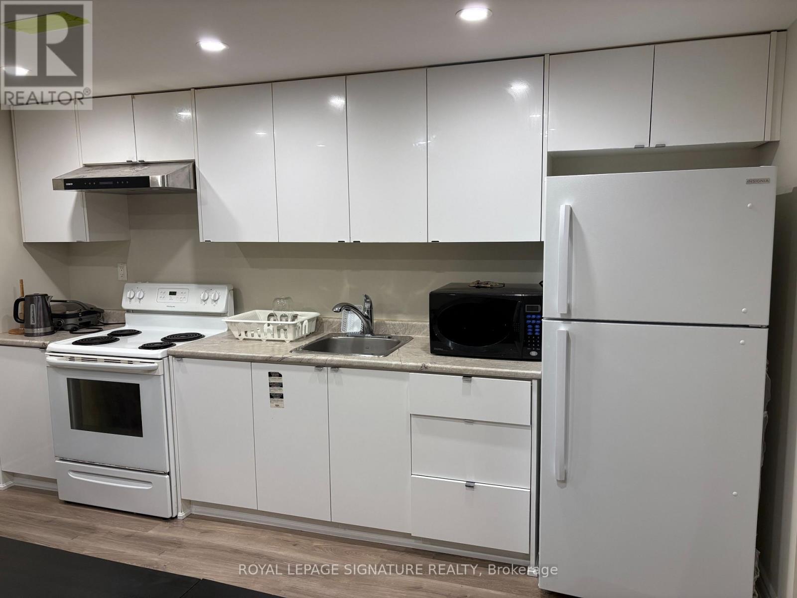 5972 Manzanillo Crescent, Mississauga, Ontario  L5M 6Y3 - Photo 8 - W12369684