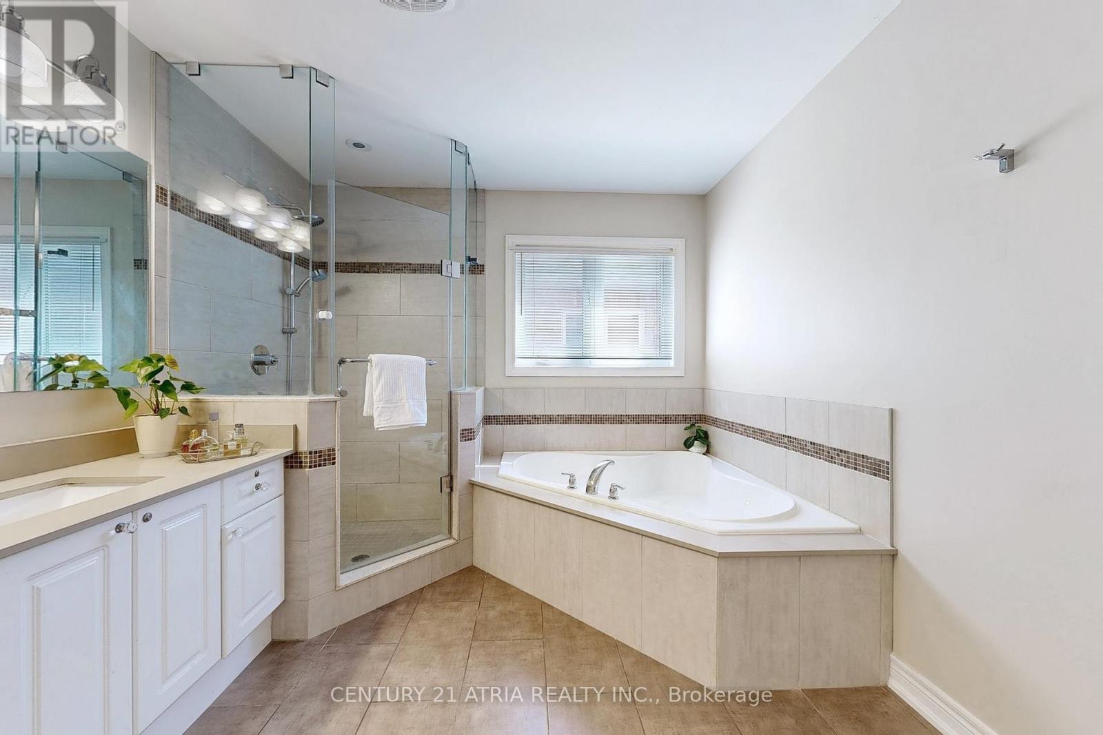 24 Gannett Drive, Richmond Hill, Ontario  L4E 0E9 - Photo 18 - N12367287
